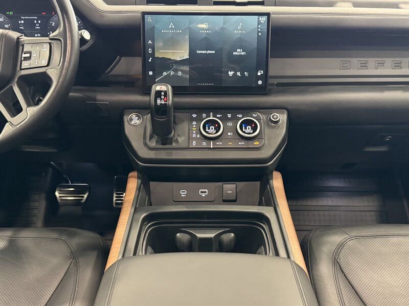 Used 2023 Land Rover Defender 130 X image 41