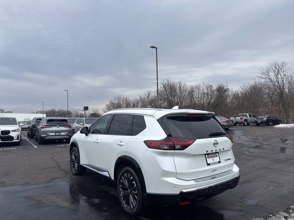Used 2024 Nissan Rogue Platinum image 3
