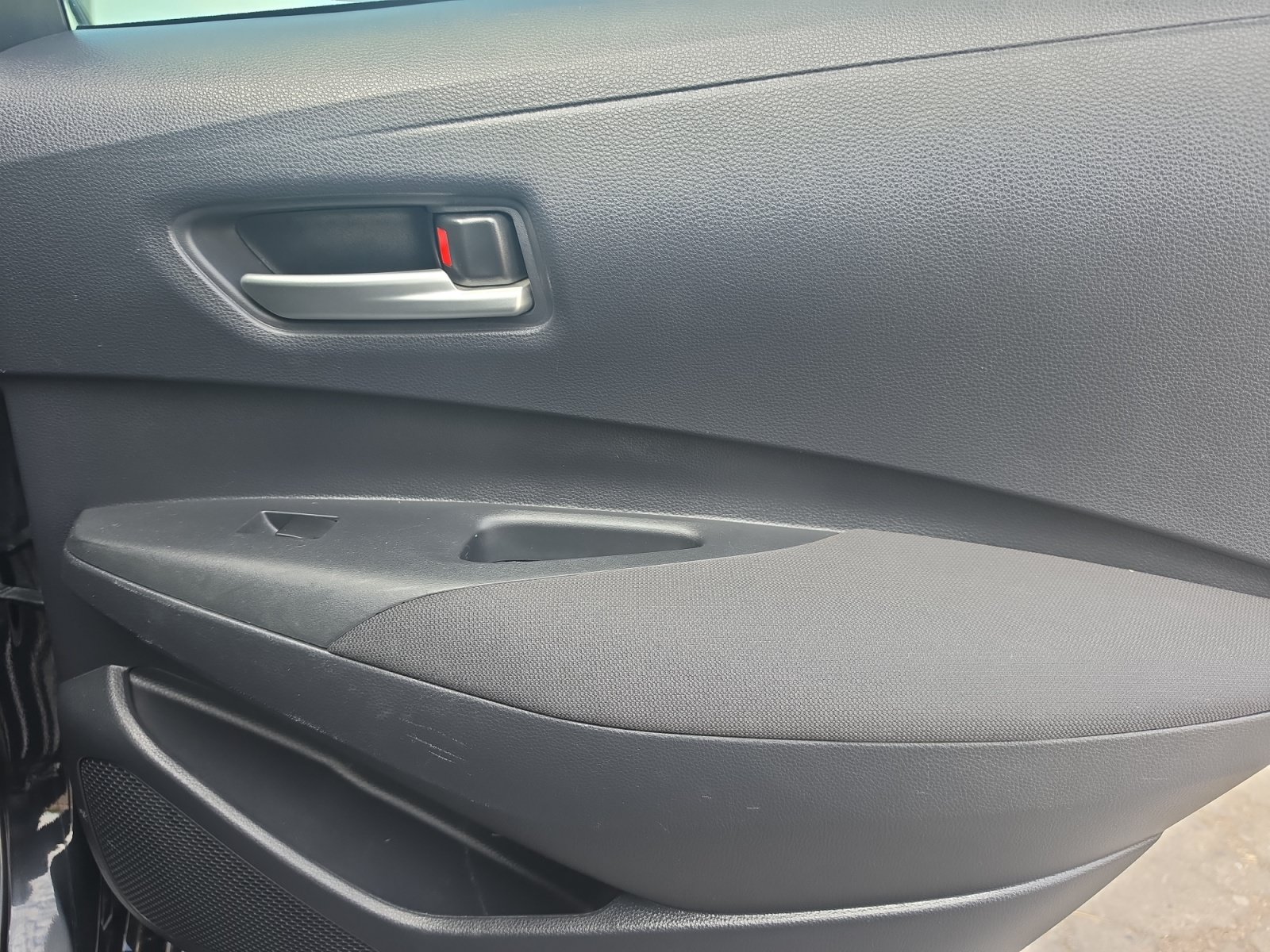 Used 2020 Toyota Corolla LE FWD image 16