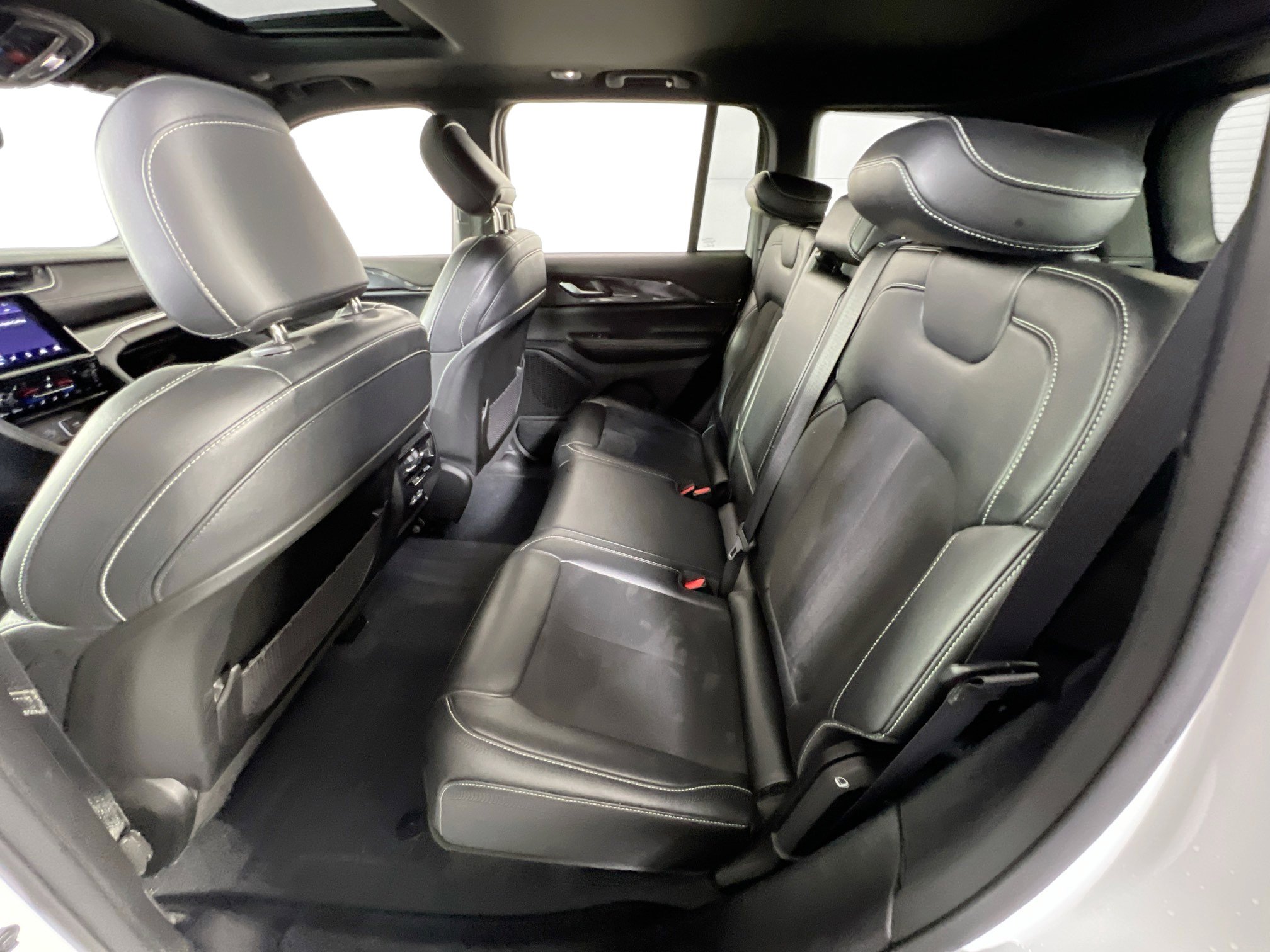 Used 2023 Jeep Grand Cherokee Altitude image 24