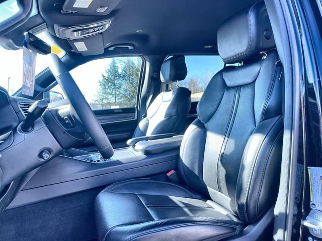 Used 2024 Jeep Wagoneer L Series II w/ Flexible Seating Group image 15