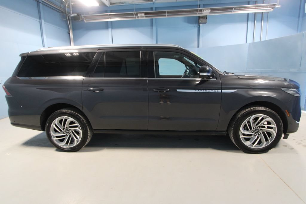 Used 2025 Lincoln Navigator L Reserve AWD/4WD image 37