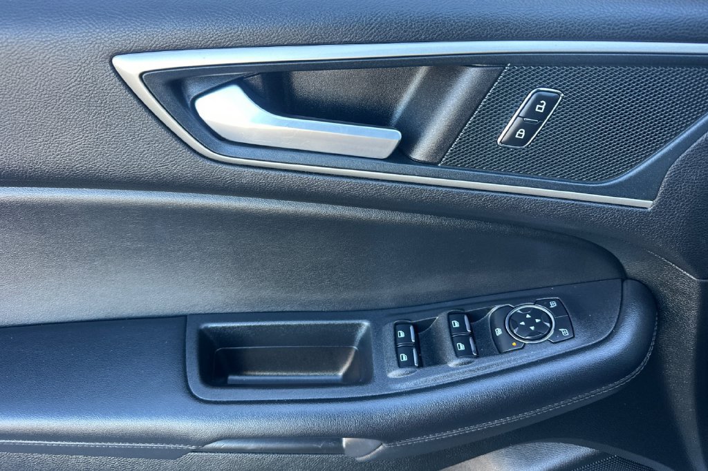Used 2024 Ford Edge SEL AWD/4WD image 11