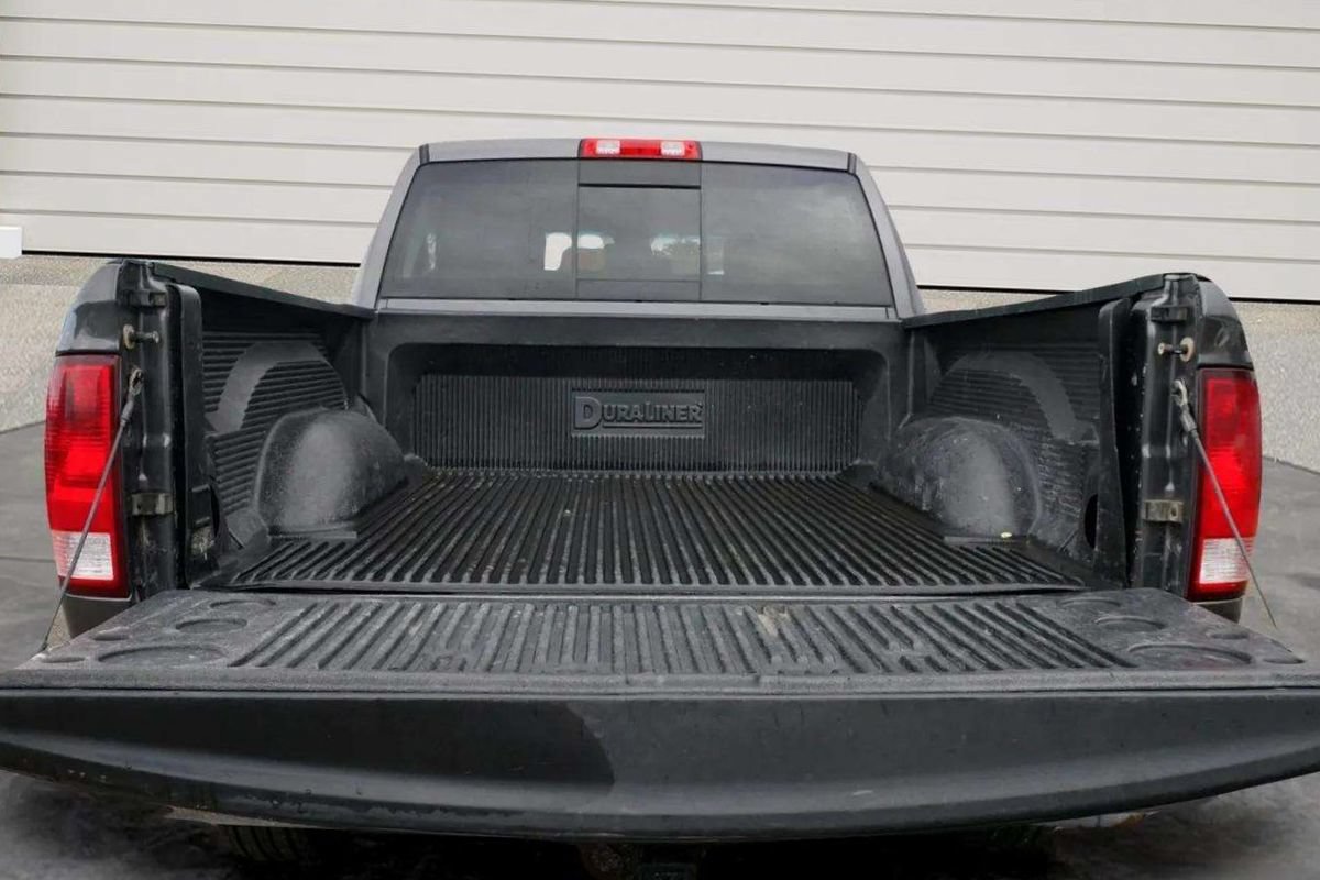 Used 2017 RAM 1500 Classic SLT AWD/4WD image 10