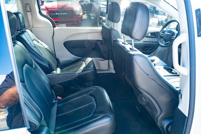 Used 2024 Chrysler Pacifica Touring-L FWD image 39