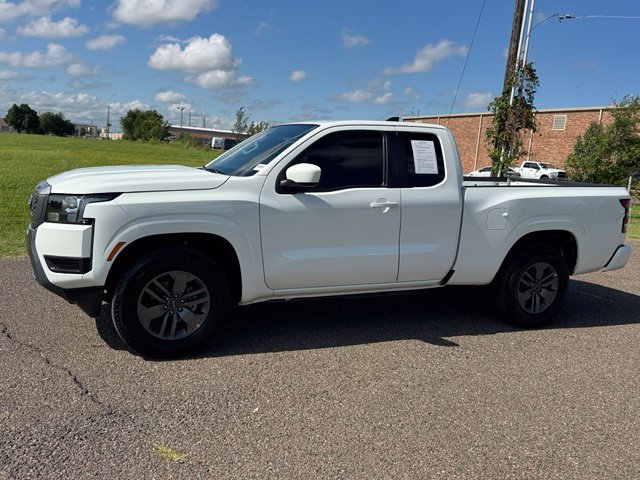 Used 2025 Nissan Frontier SV RWD image 3