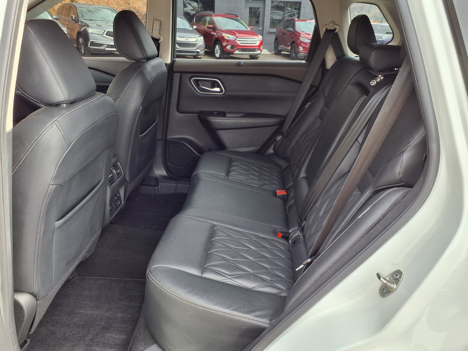 Used 2021 Nissan Rogue Platinum image 10