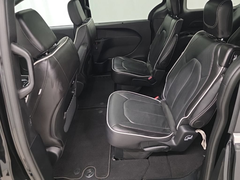 Used 2026 Chrysler Pacifica Limited AWD/4WD image 10