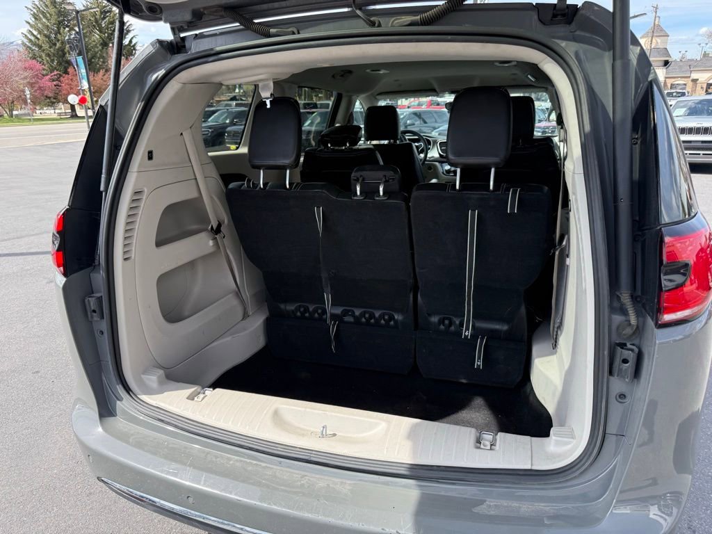 Used 2023 Chrysler Pacifica Touring-L FWD image 20