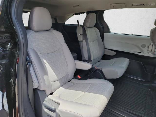 Used 2026 Toyota Sienna LE FWD image 13