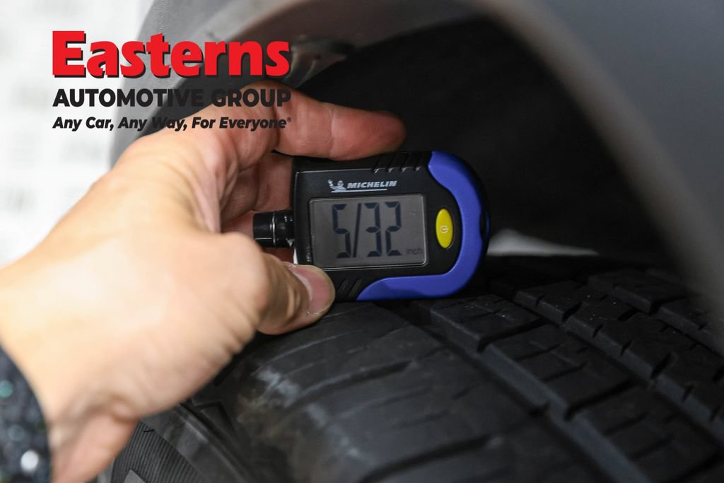 Used 2021 Jeep Grand Cherokee Laredo AWD/4WD image 28