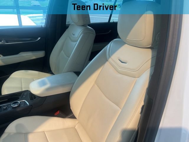 Used 2025 Cadillac XT6 Sport w/ LPO, Floor Liner Package AWD/4WD image 17