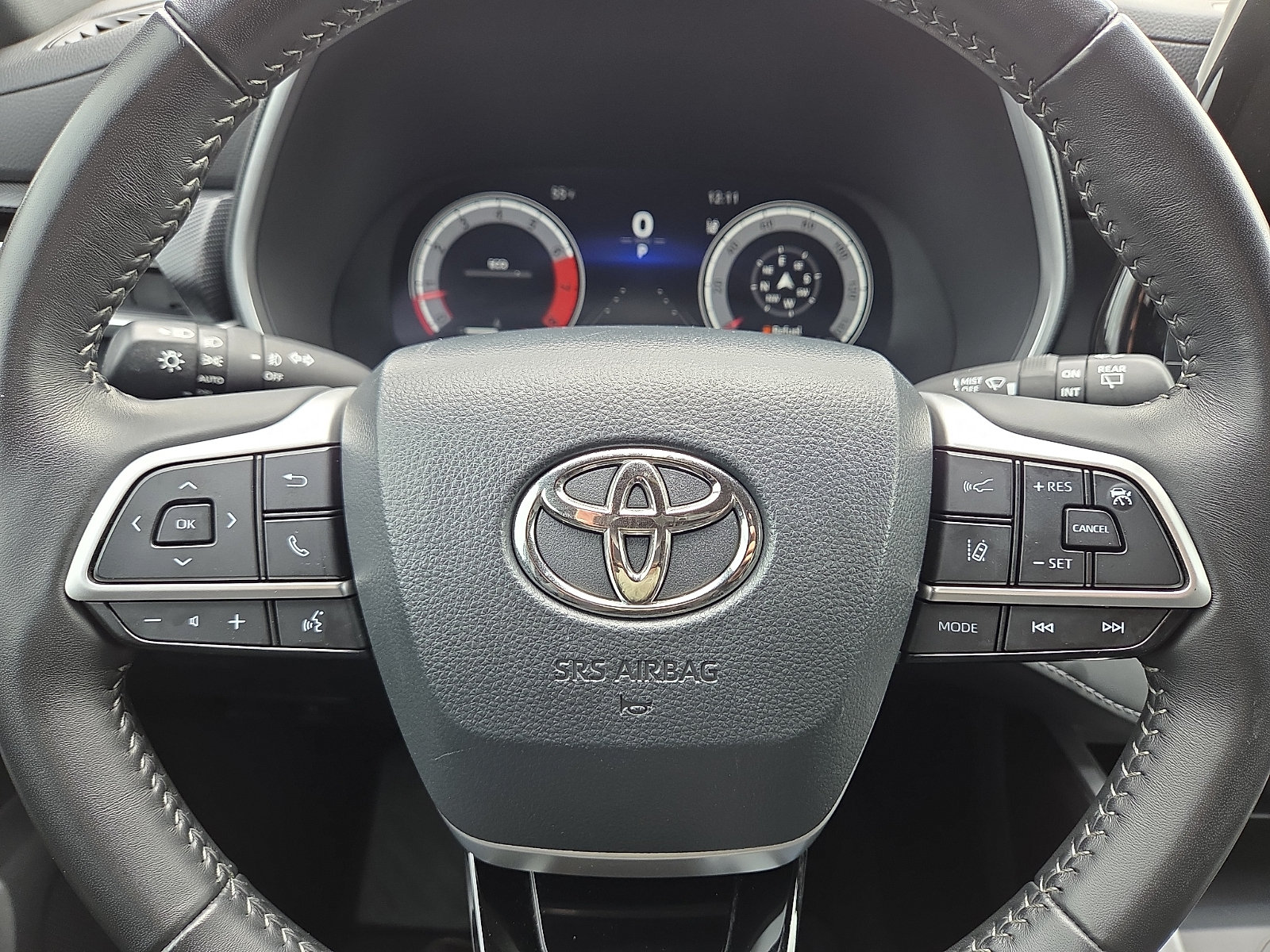 Used 2025 Toyota Highlander XSE AWD/4WD image 24