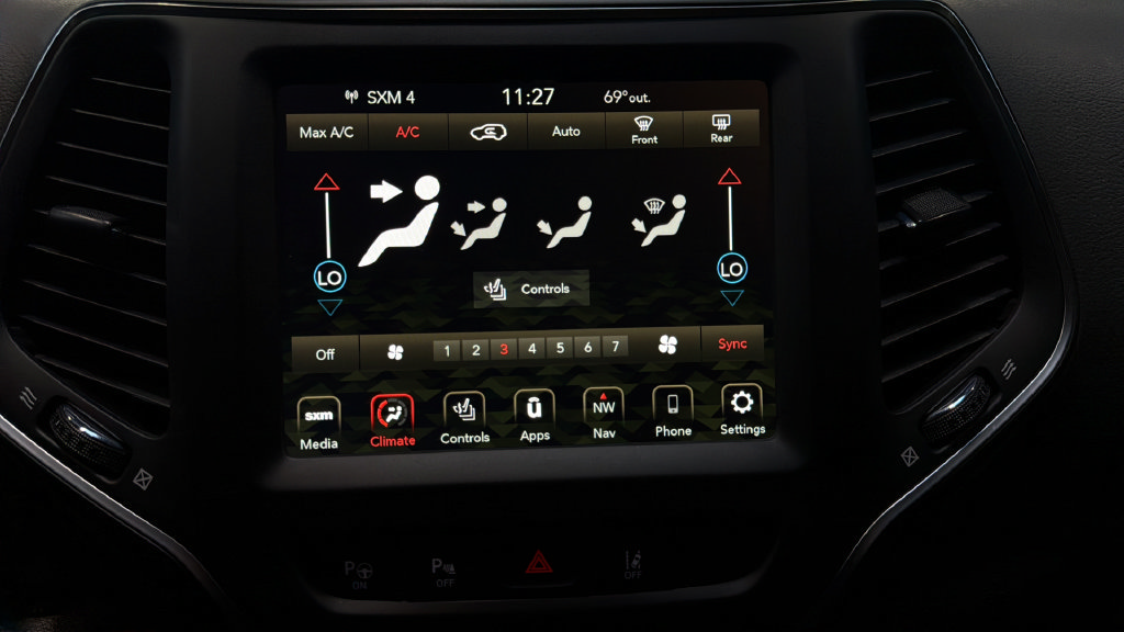 Used 2023 Jeep Cherokee Altitude Lux AWD/4WD image 32