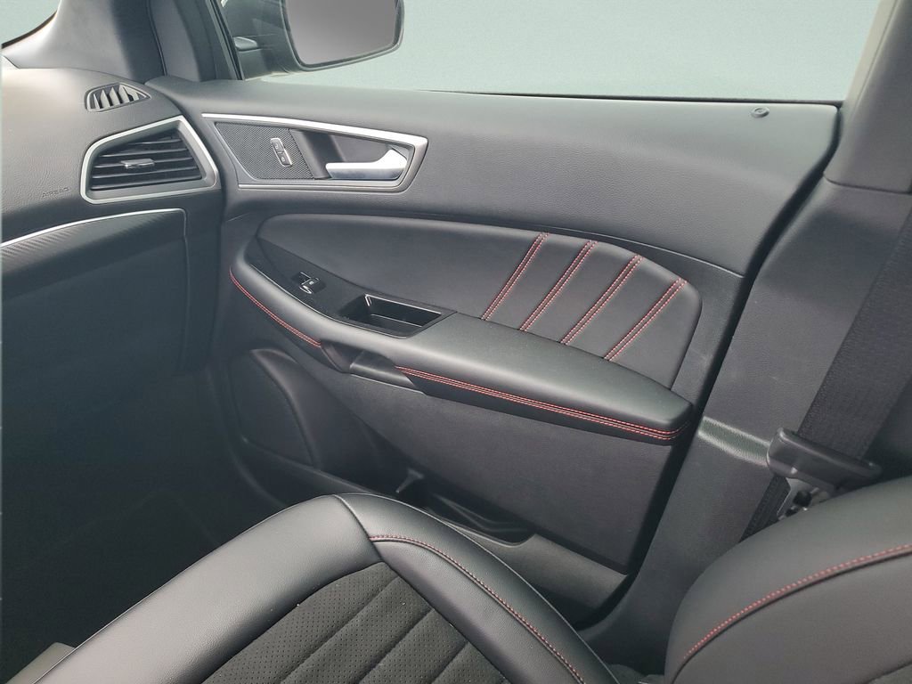 Used 2020 Ford Edge ST-Line FWD image 13
