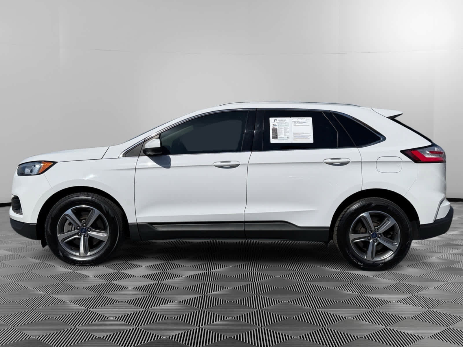 Used 2021 Ford Edge SEL w/ Convenience Package image 2
