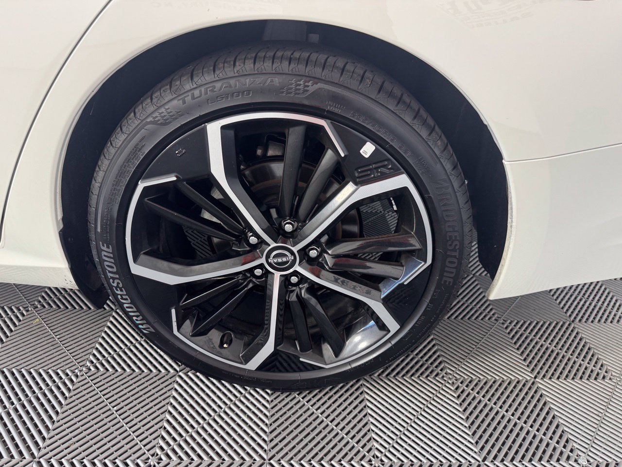 Used 2025 Nissan Altima 2.5 SR FWD image 13