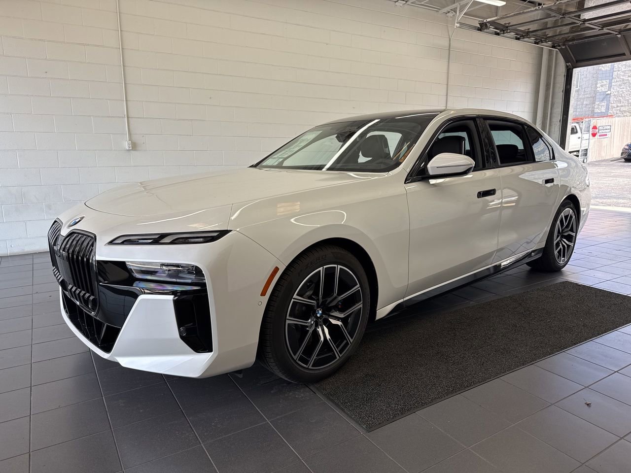 New 2026 BMW 740i xDrive image 4