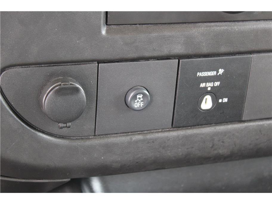 Used 2015 Chevrolet Express 3500 RWD image 19
