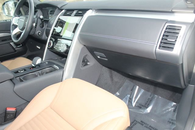 Used 2025 Land Rover Discovery Dynamic SE image 26