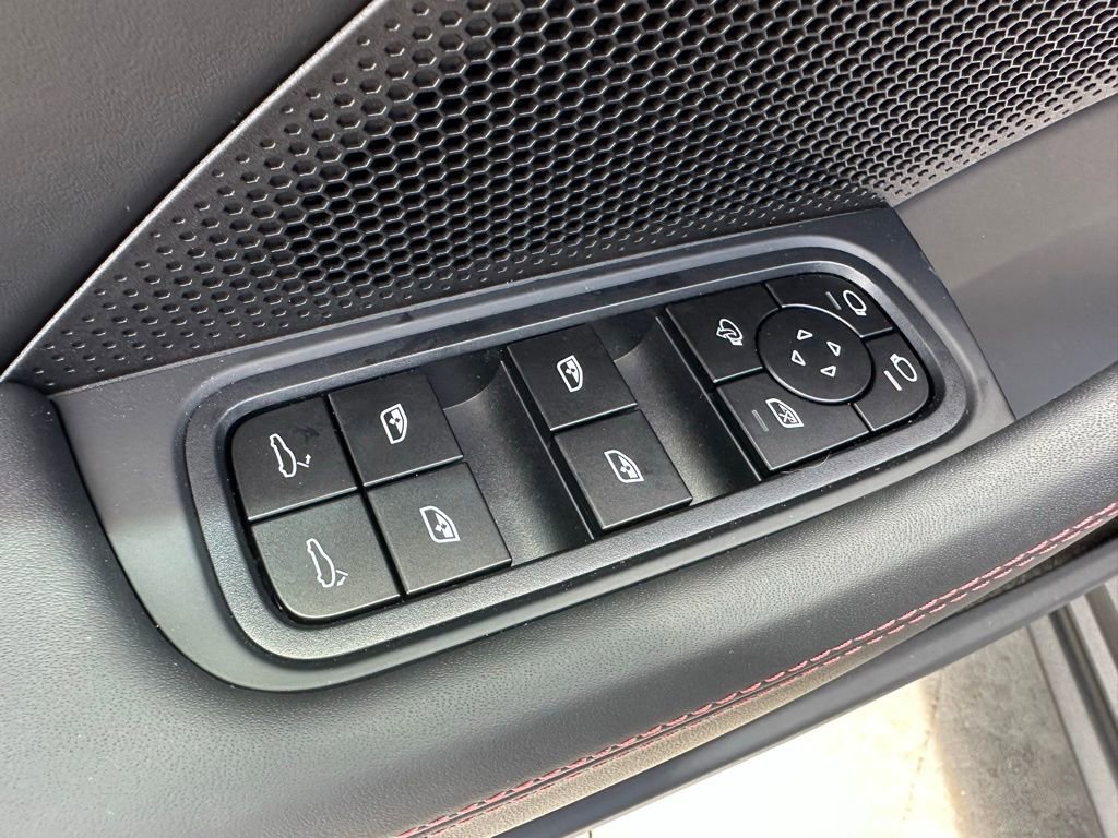 Used 2025 Porsche Panamera image 15