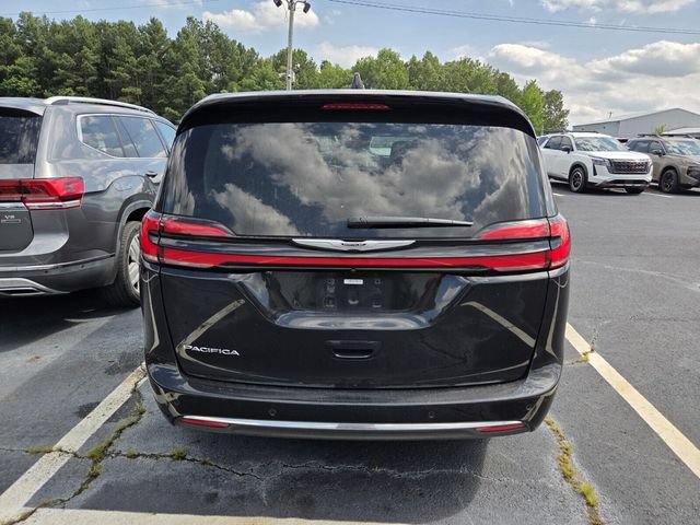 Used 2024 Chrysler Pacifica Touring-L FWD image 8