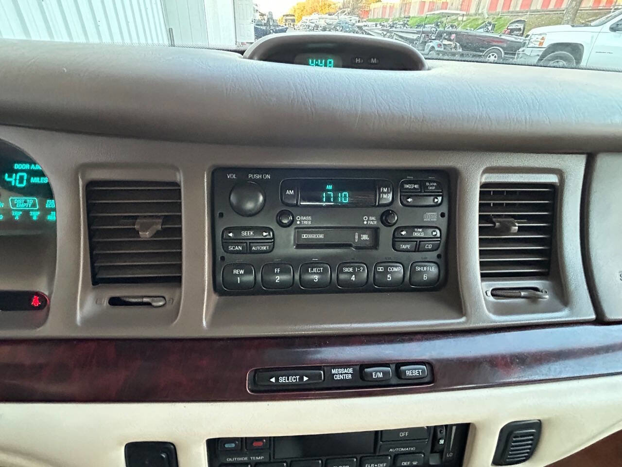 Used 1997 Lincoln Town Car Cartier image 18