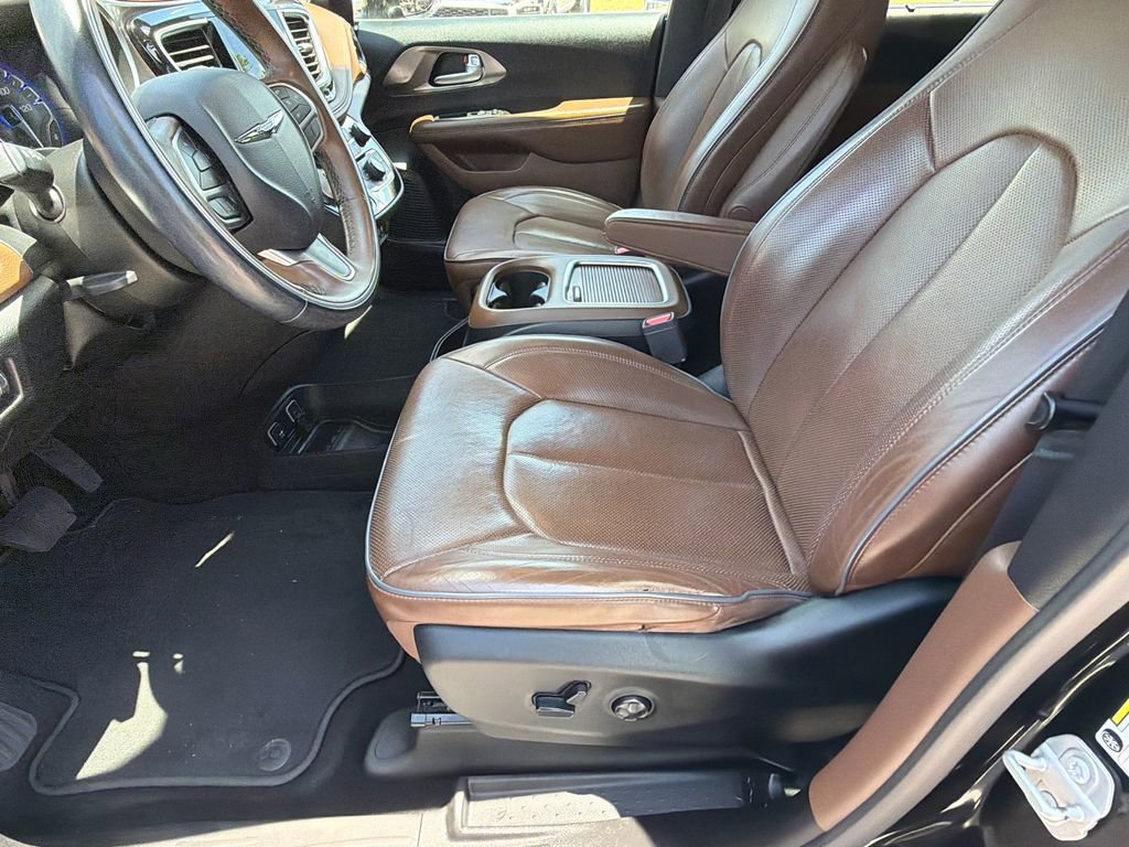 Used 2018 Chrysler Pacifica Limited FWD image 9