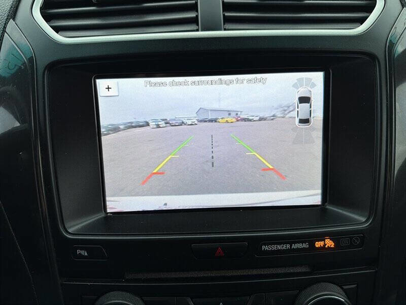 Used 2017 Ford Explorer XLT w/ Equipment Group 202A image 25