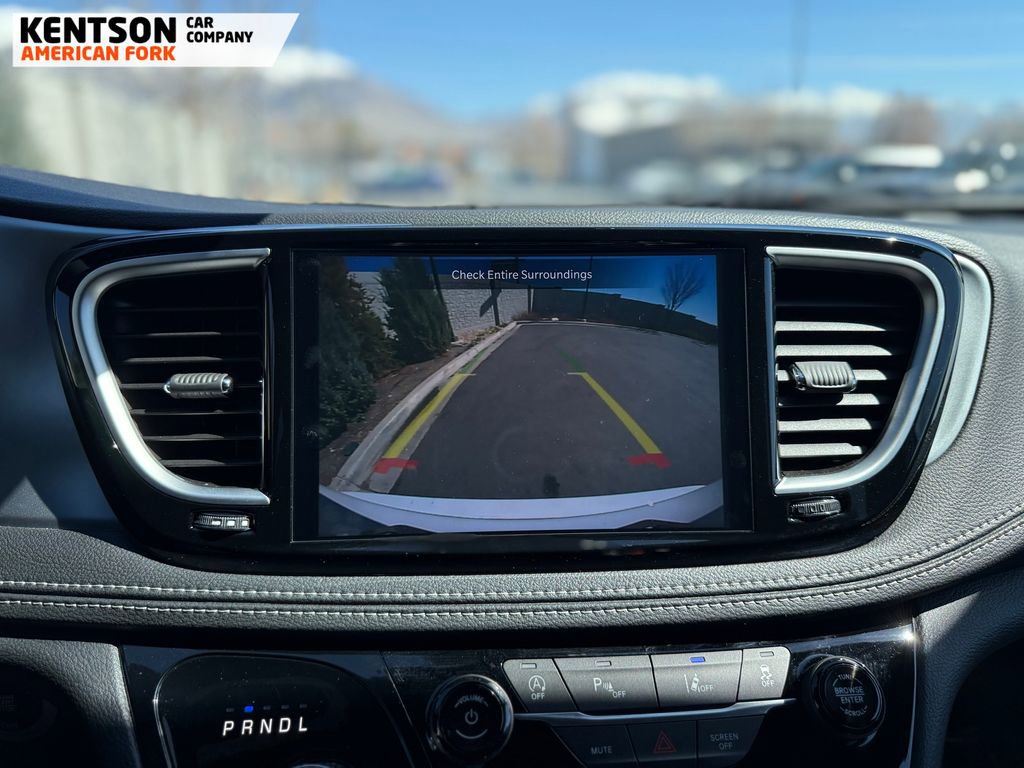 Used 2026 Chrysler Pacifica Limited image 32