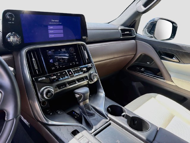 Used 2024 Lexus LX 600 4WD w/ Luxury Package image 29