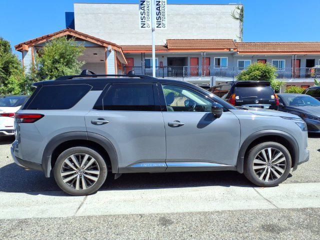 Certified 2025 Nissan Pathfinder Platinum FWD image 26
