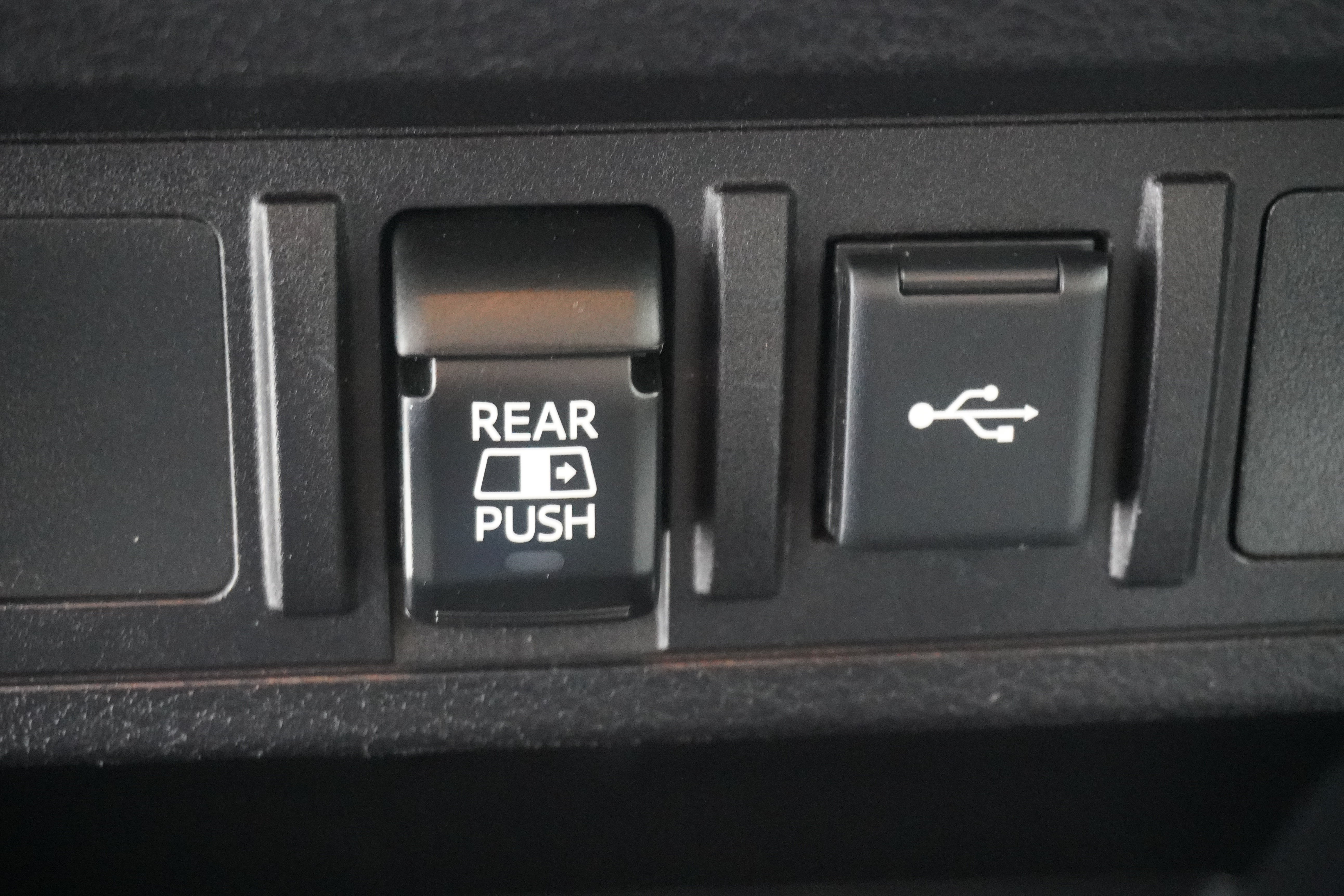 Used 2020 Toyota Tacoma SR5 RWD image 19