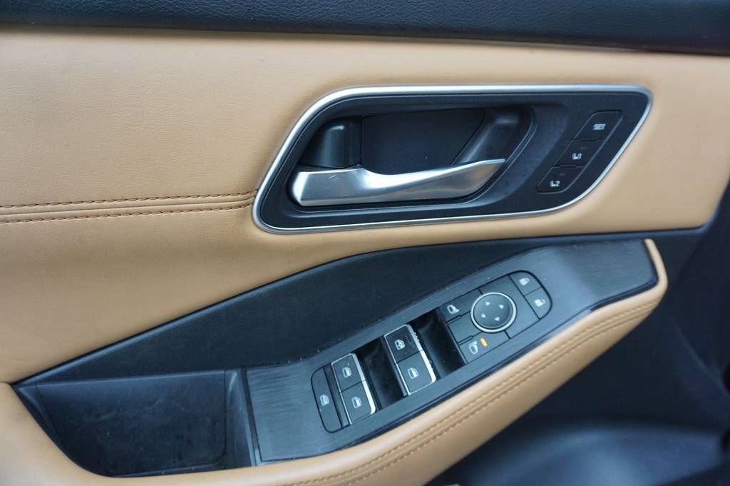 Used 2023 Nissan Rogue Platinum image 4