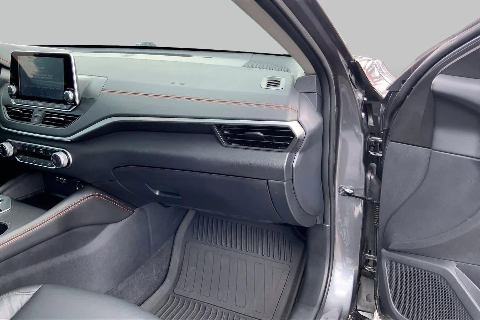 Used 2022 Nissan Altima 2.5 SR w/ Midnight Edition Package FWD image 19