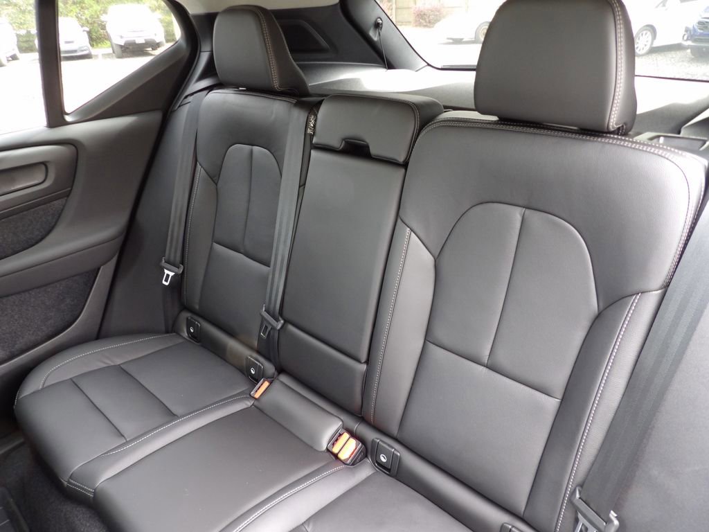New 2025 Volvo XC40 B5 Ultra w/ Climate Package image 24