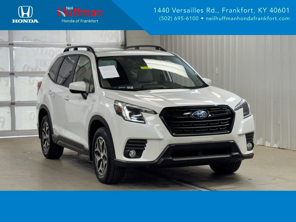 Used 2023 Subaru Forester Premium image 1