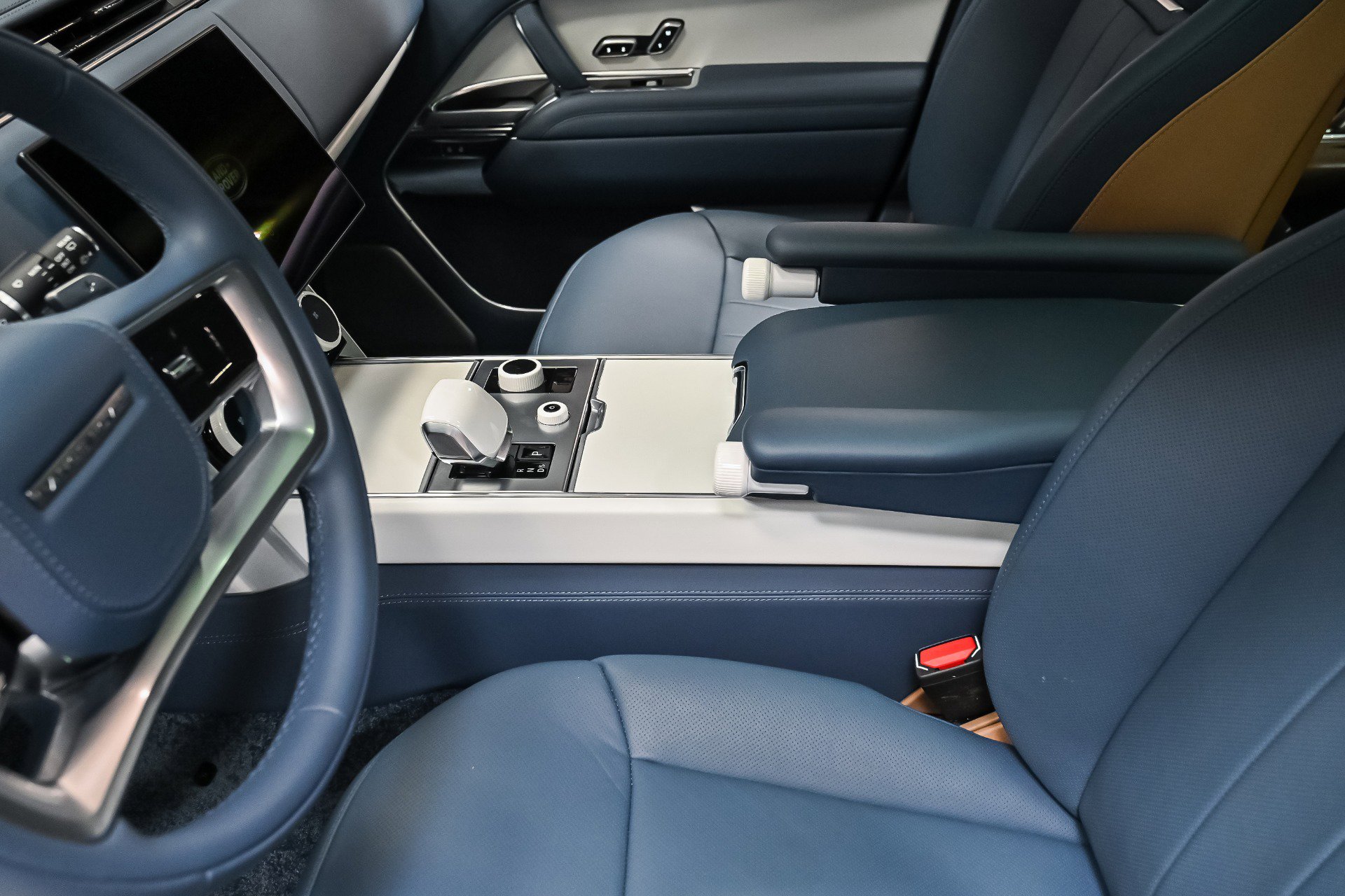 Used 2023 Land Rover Range Rover LWB SV Autobiography image 27