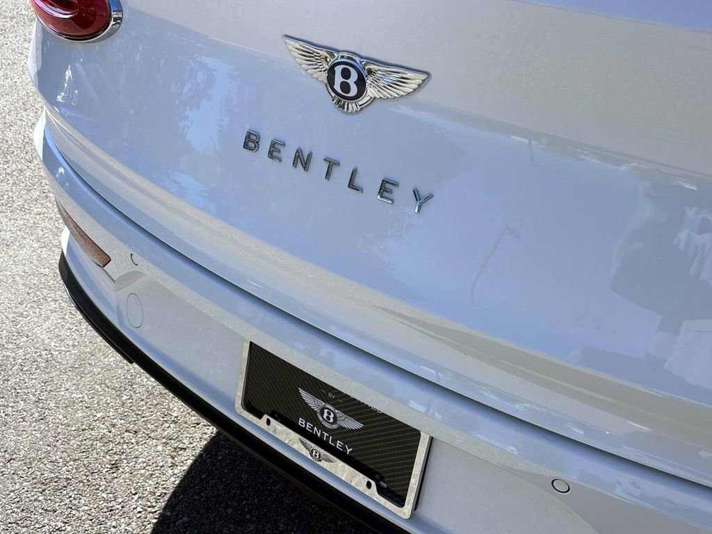 Certified 2022 Bentley Bentayga image 18