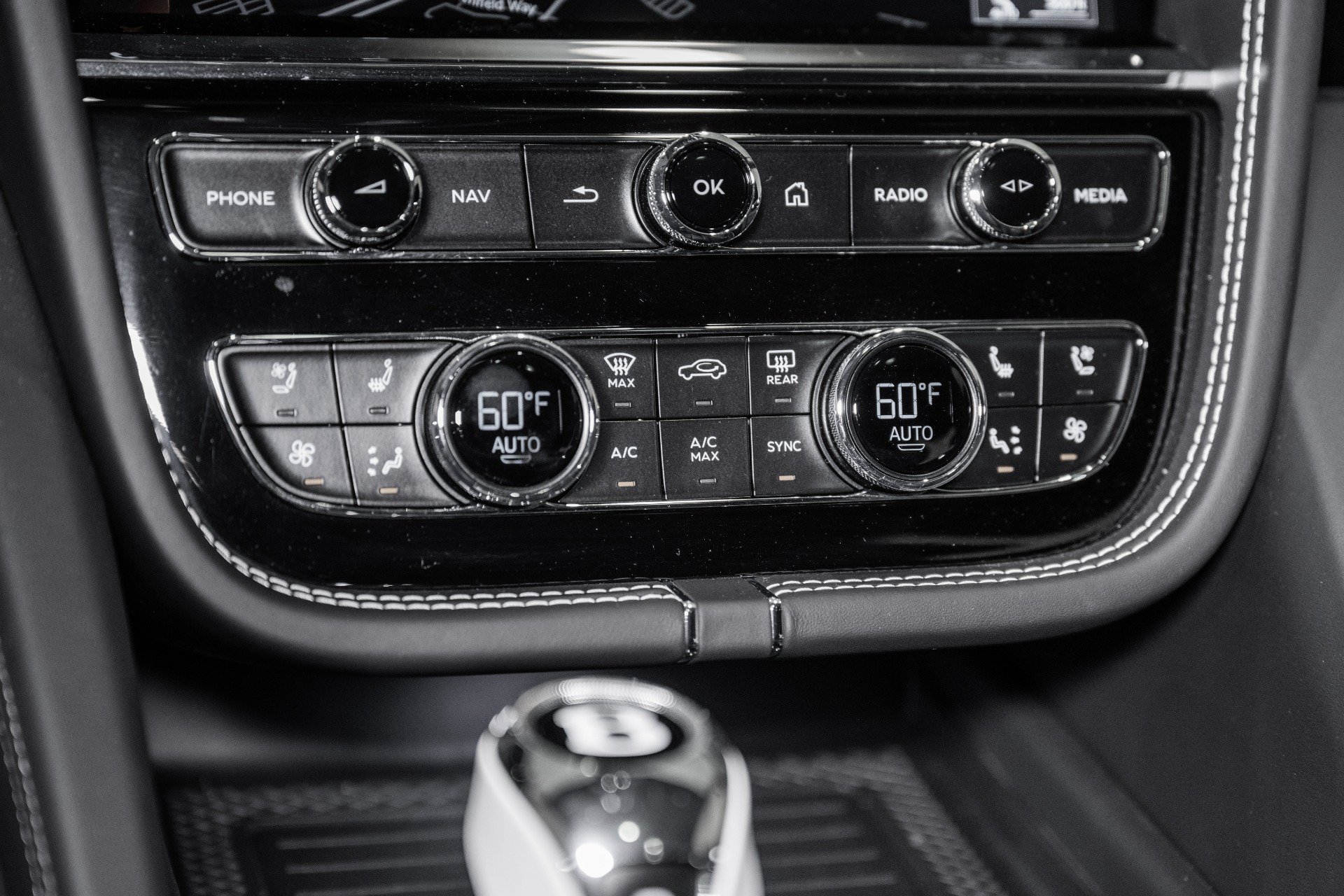 New 2024 Bentley Bentayga AWD/4WD image 40