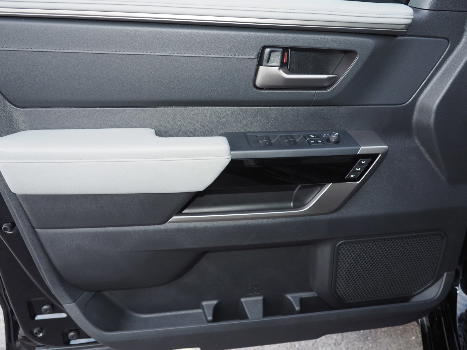 Used 2025 Toyota Tundra Limited w/ TRD Off-Road Package image 13