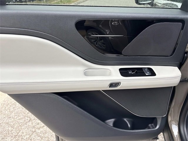 New 2026 Lincoln Aviator AWD image 20