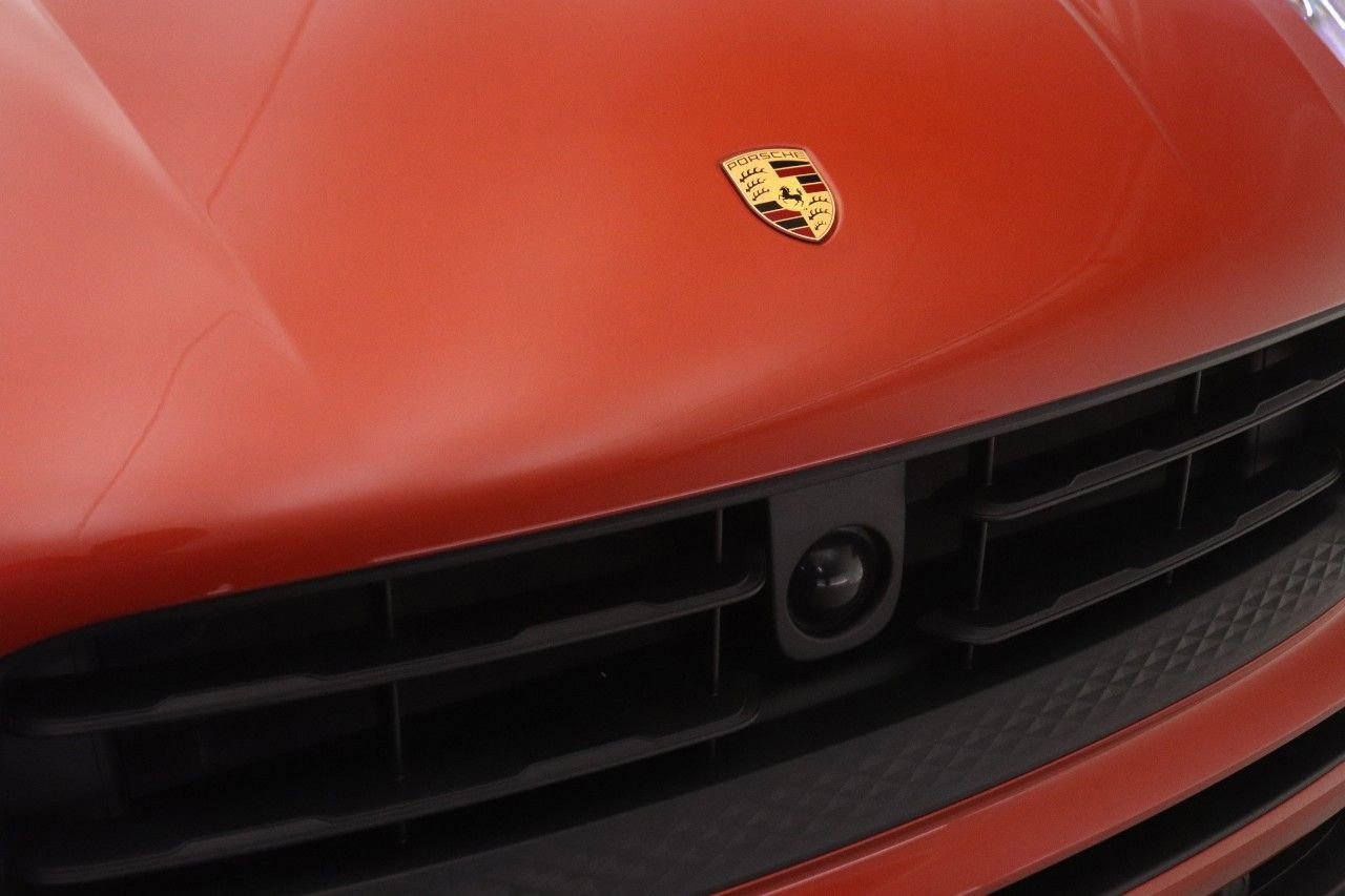 Used 2023 Porsche Macan Turbo image 28