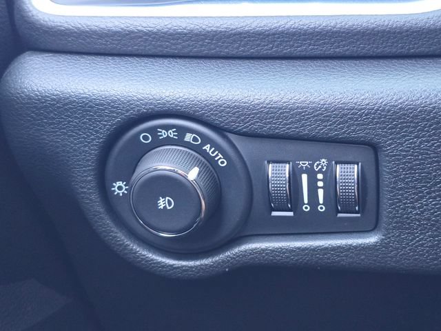 Used 2025 Chrysler Pacifica Limited FWD image 23