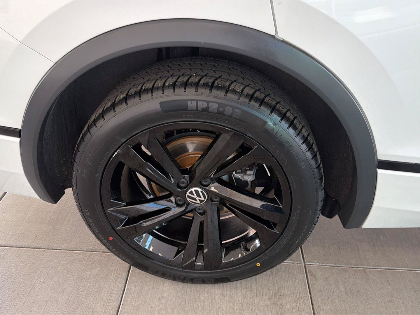Certified 2023 Volkswagen Tiguan SE R-Line FWD image 11