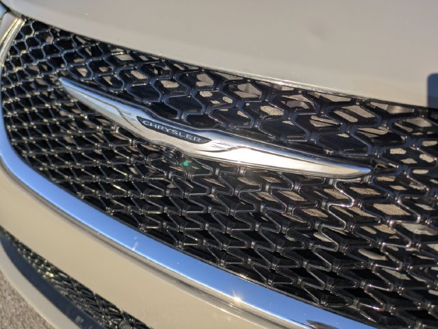 Used 2022 Chrysler Pacifica Touring-L FWD image 34