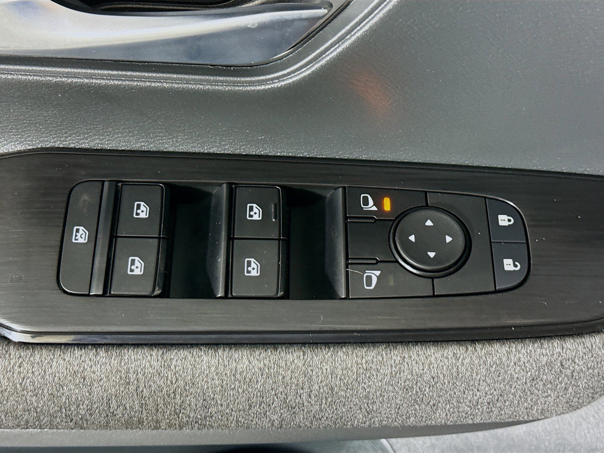 Used 2025 Nissan Kicks SV image 24