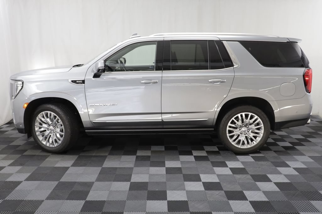 Used 2023 GMC Yukon Denali w/ Advanced Technology Package AWD/4WD image 4
