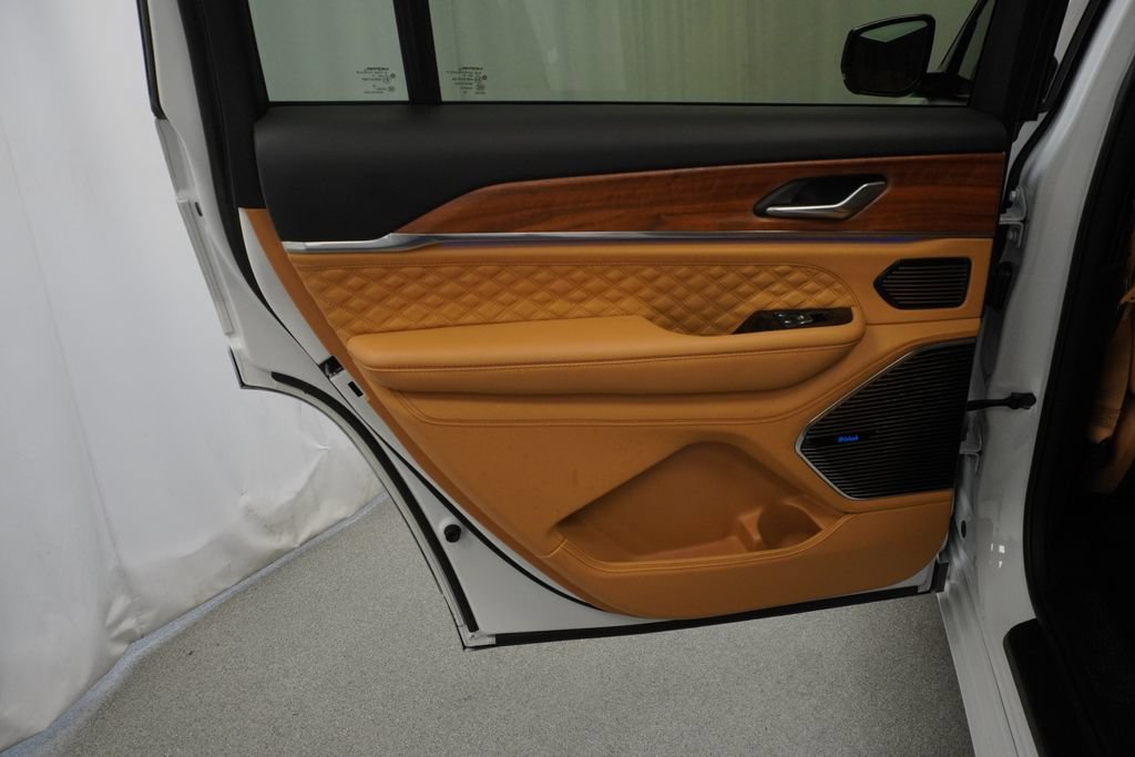 Used 2024 Jeep Grand Cherokee L Summit AWD/4WD image 44