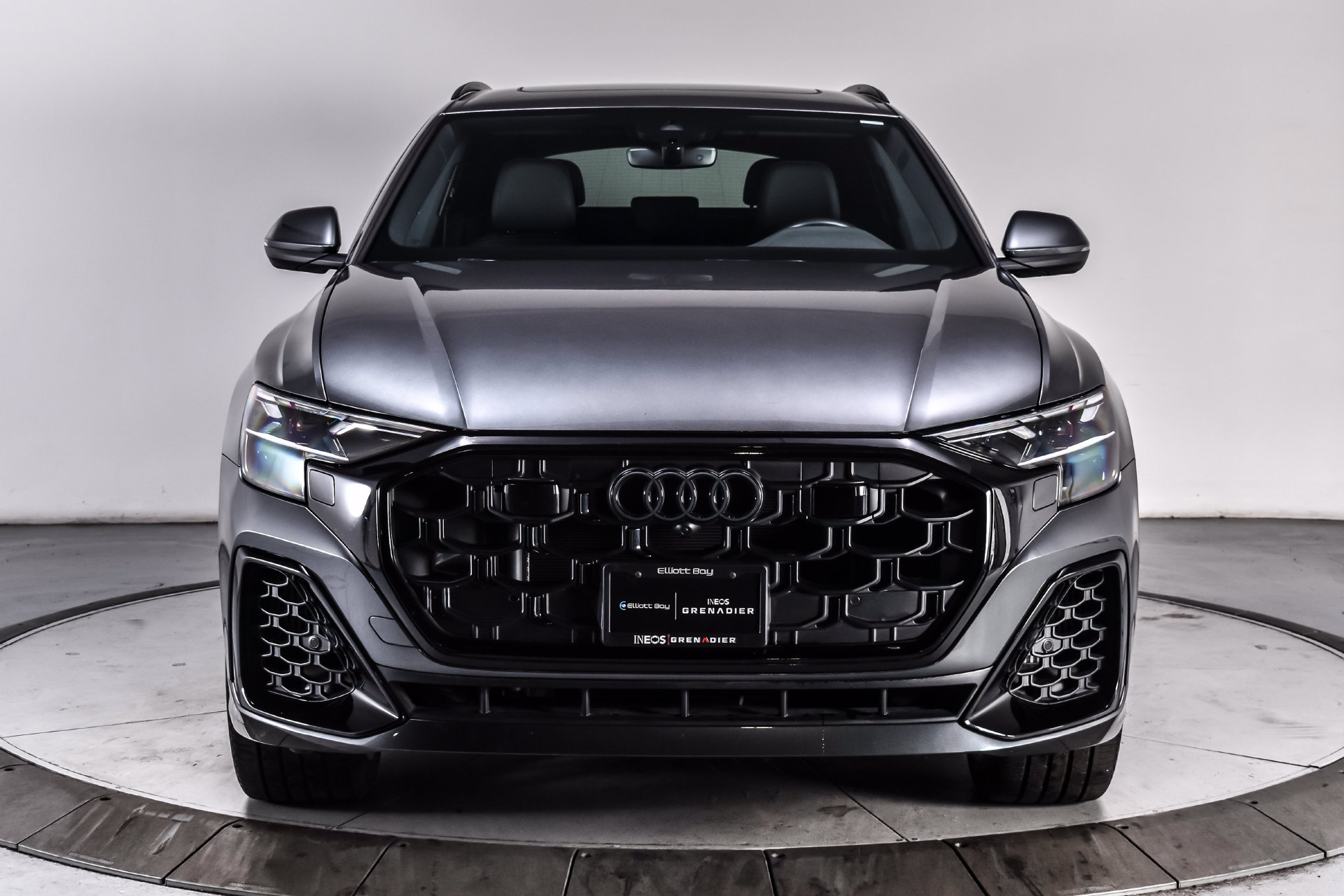 Used 2025 Audi Q8 Premium Plus AWD/4WD image 2